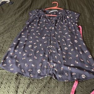Cute women’s blouse LIKE NEW